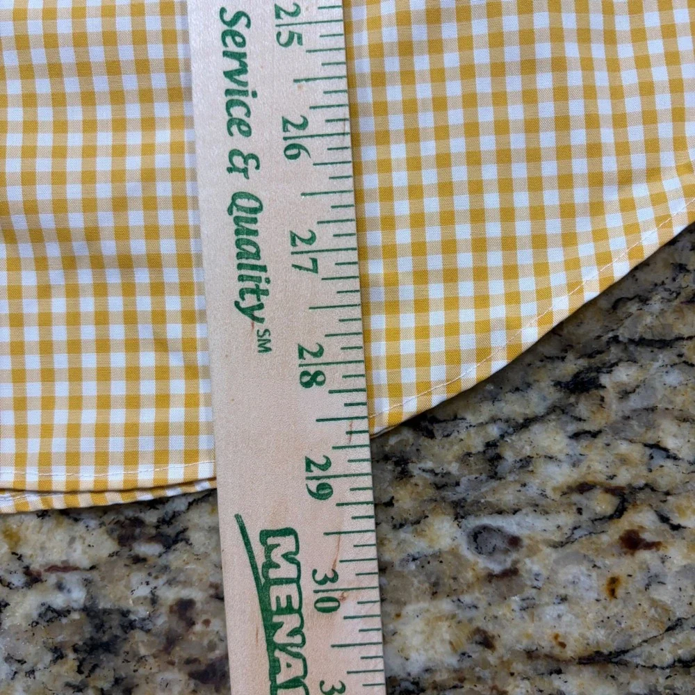 Banana Republic silhouette ensures fit